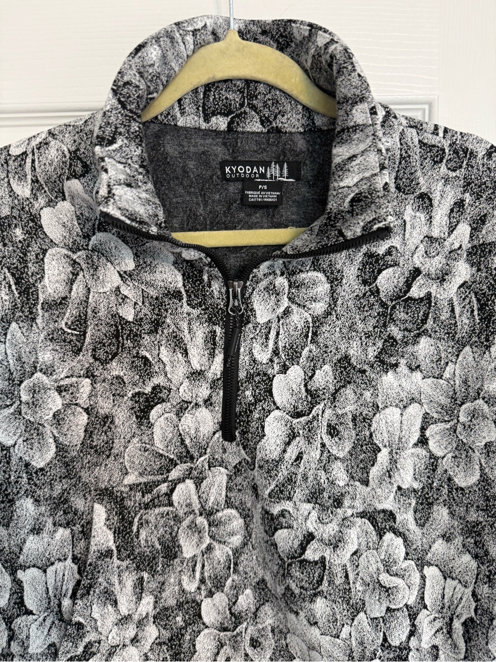 Kyodan Black & White Floral Quarter-Zip Fleece Pullover